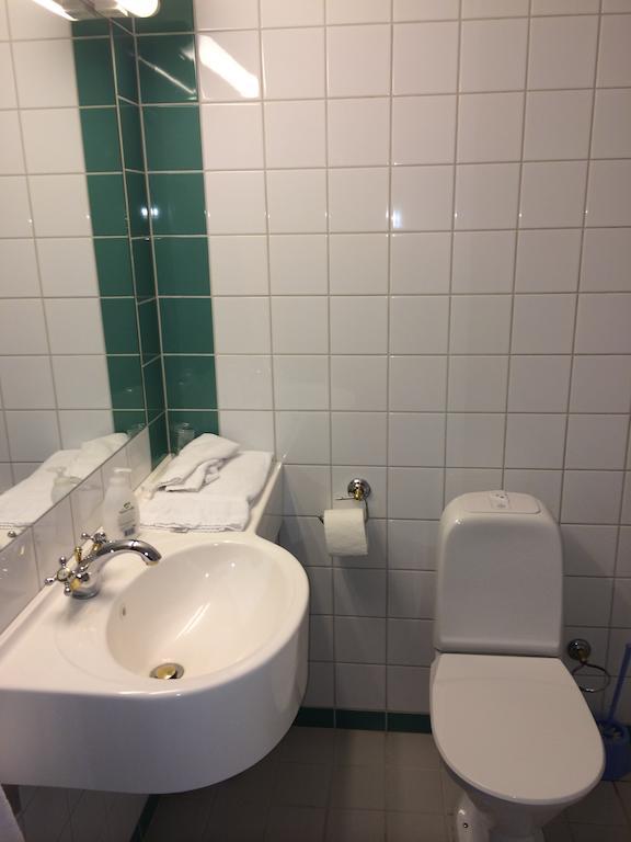 Vormsund Golf Hotell Bed Breakfast Room photo