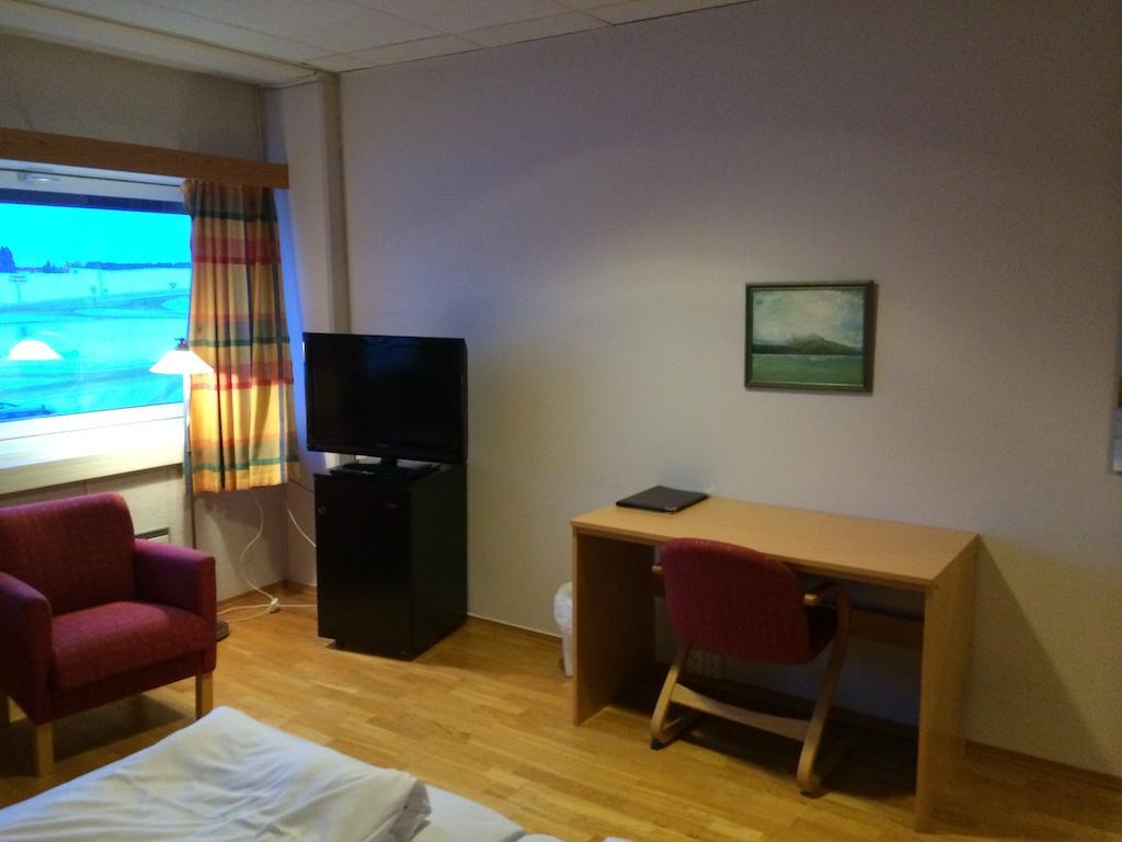 Vormsund Golf Hotell Bed Breakfast Room photo